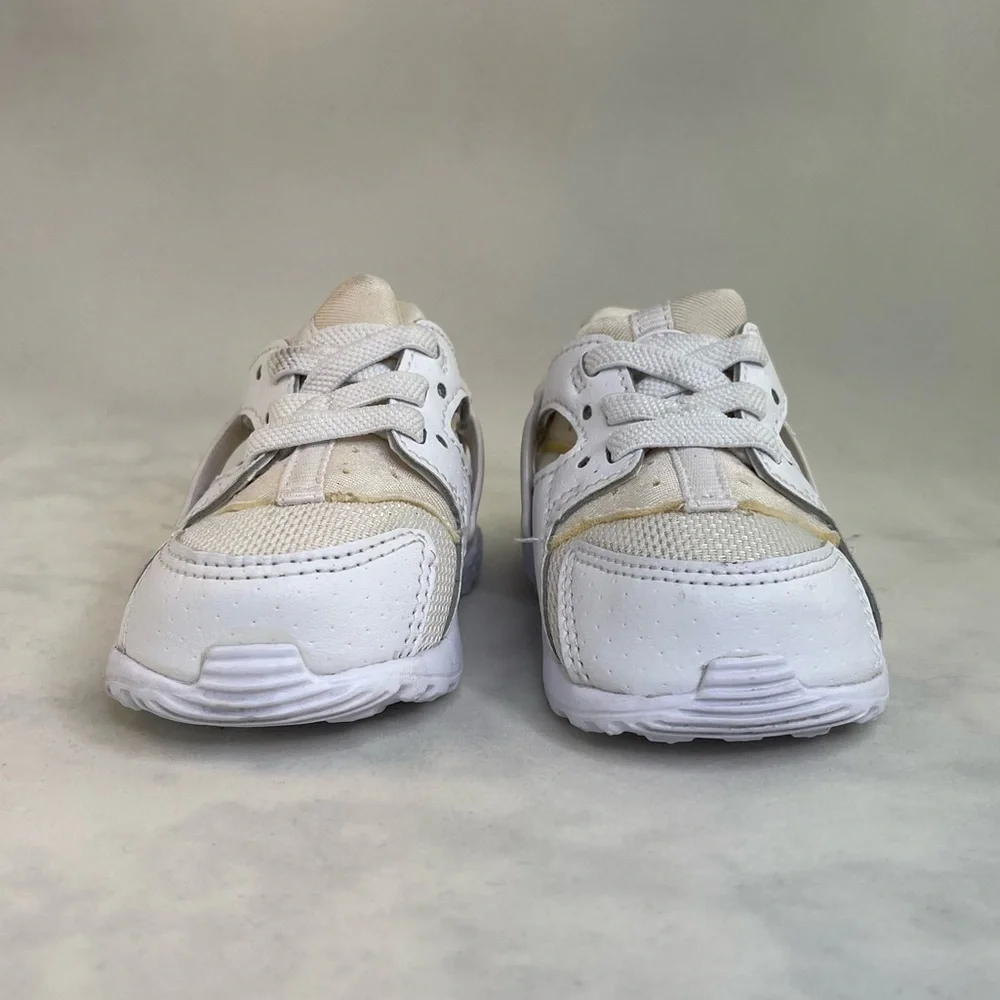 Nike Huarache White Cream Baby Sneakers Sleek Design Size 4C
